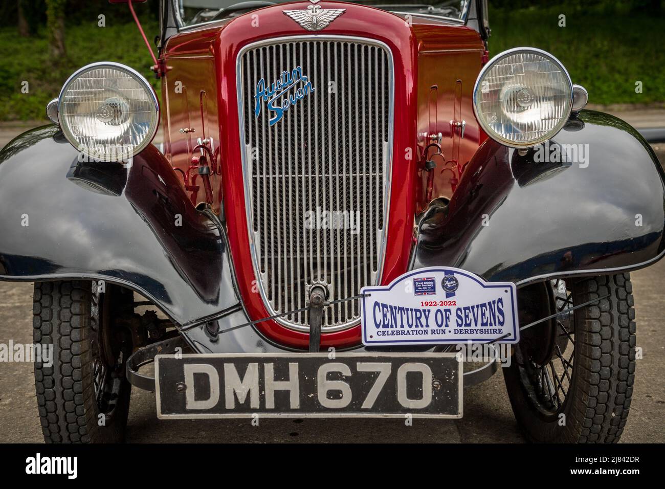 Les membres du club automobile d’Austin avant la guerre 7 qui participent à la tournée « Century of Sevens Celebration » autour des Dales du Derbyshire. Banque D'Images