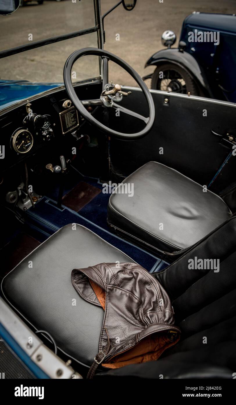 Les membres du club automobile d’Austin avant la guerre 7 qui participent à la tournée « Century of Sevens Celebration » autour des Dales du Derbyshire. Banque D'Images