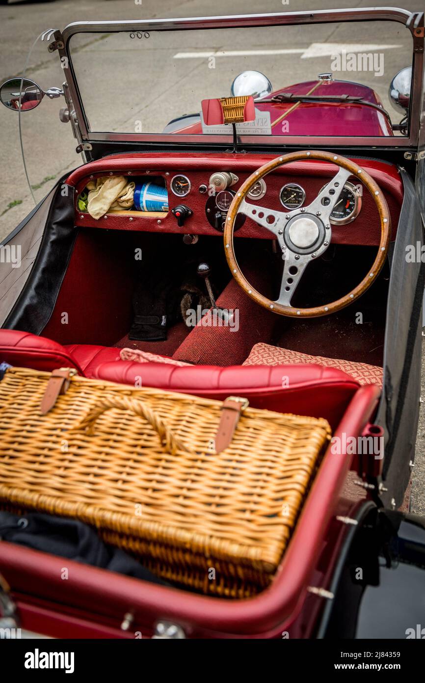 Les membres du club automobile d’Austin avant la guerre 7 qui participent à la tournée « Century of Sevens Celebration » autour des Dales du Derbyshire. Banque D'Images