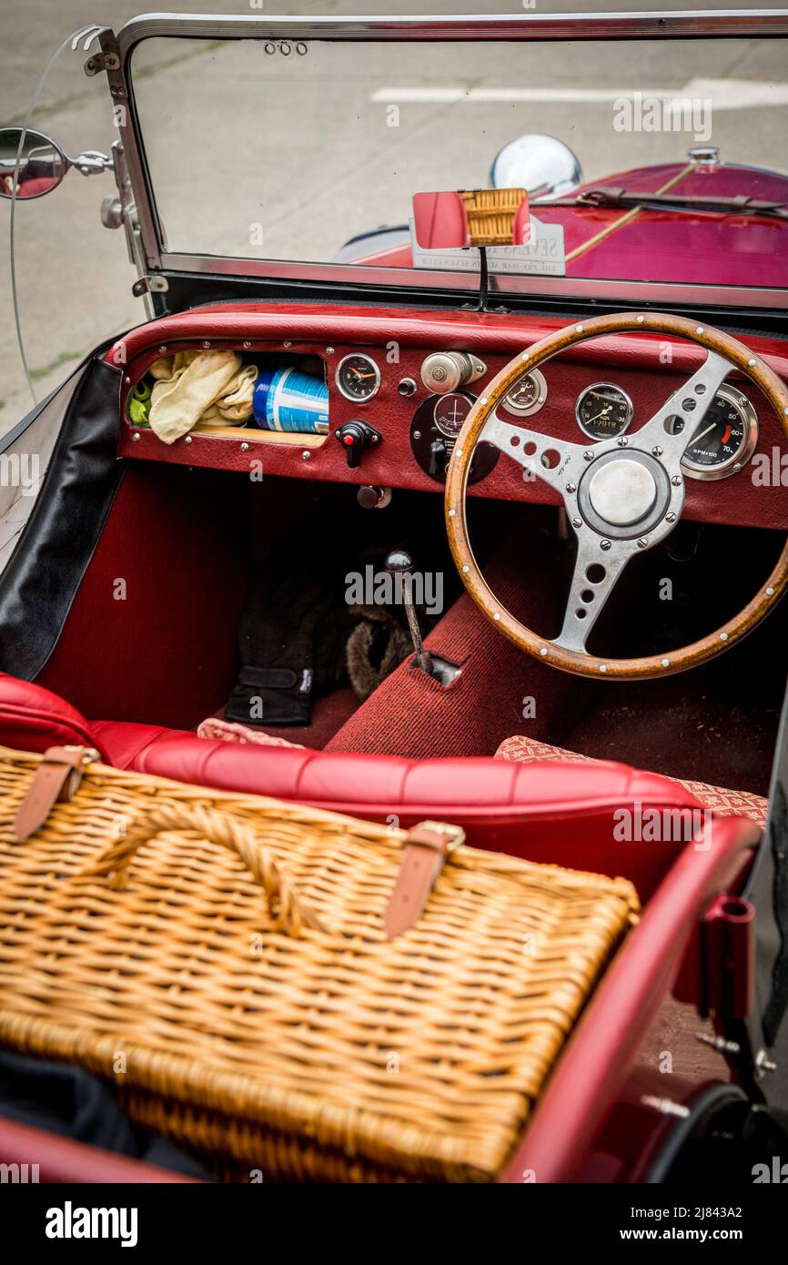 Les membres du club automobile d’Austin avant la guerre 7 qui participent à la tournée « Century of Sevens Celebration » autour des Dales du Derbyshire. Banque D'Images