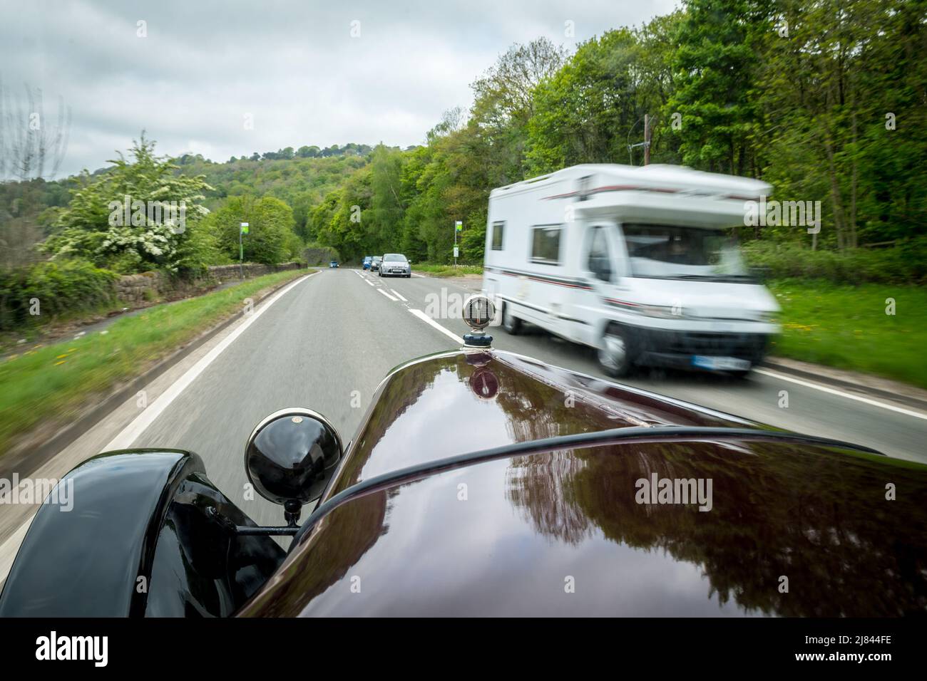 À l'intérieur d'une voiture d'époque Austin 12, qui participe à la tournée « Century of Sevens Celebration » du club automobile d'Austin 7 avant la guerre, dans le quartier des pics du Derbyshire. Banque D'Images