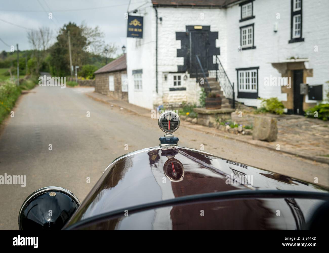 À l'intérieur d'une voiture d'époque Austin 12, qui participe à la tournée « Century of Sevens Celebration » du club automobile d'Austin 7 avant la guerre, dans le quartier des pics du Derbyshire. Banque D'Images