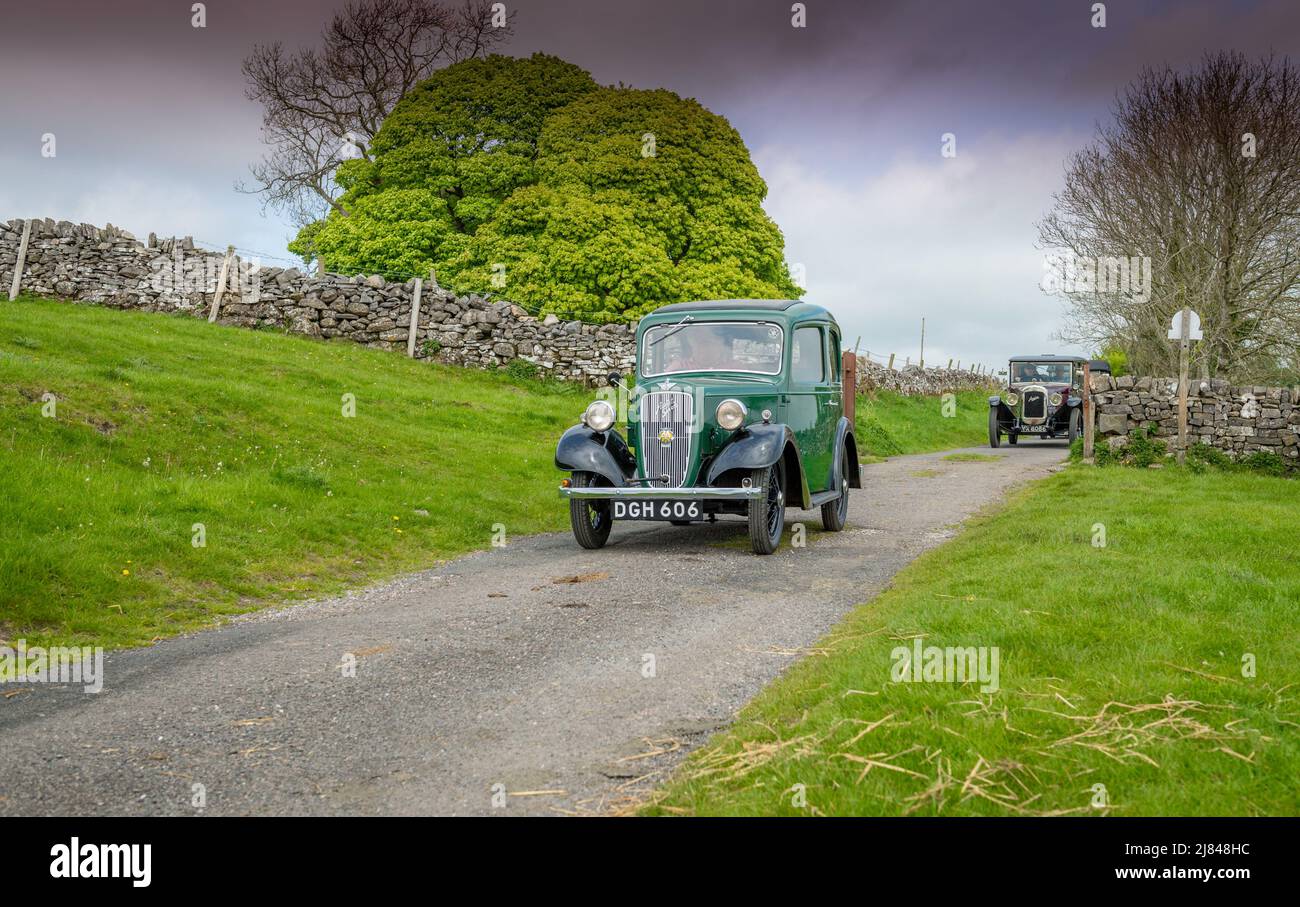 Les membres du club automobile d’Austin avant la guerre 7 qui participent à la tournée « Century of Sevens Celebration » autour des Dales du Derbyshire. Banque D'Images