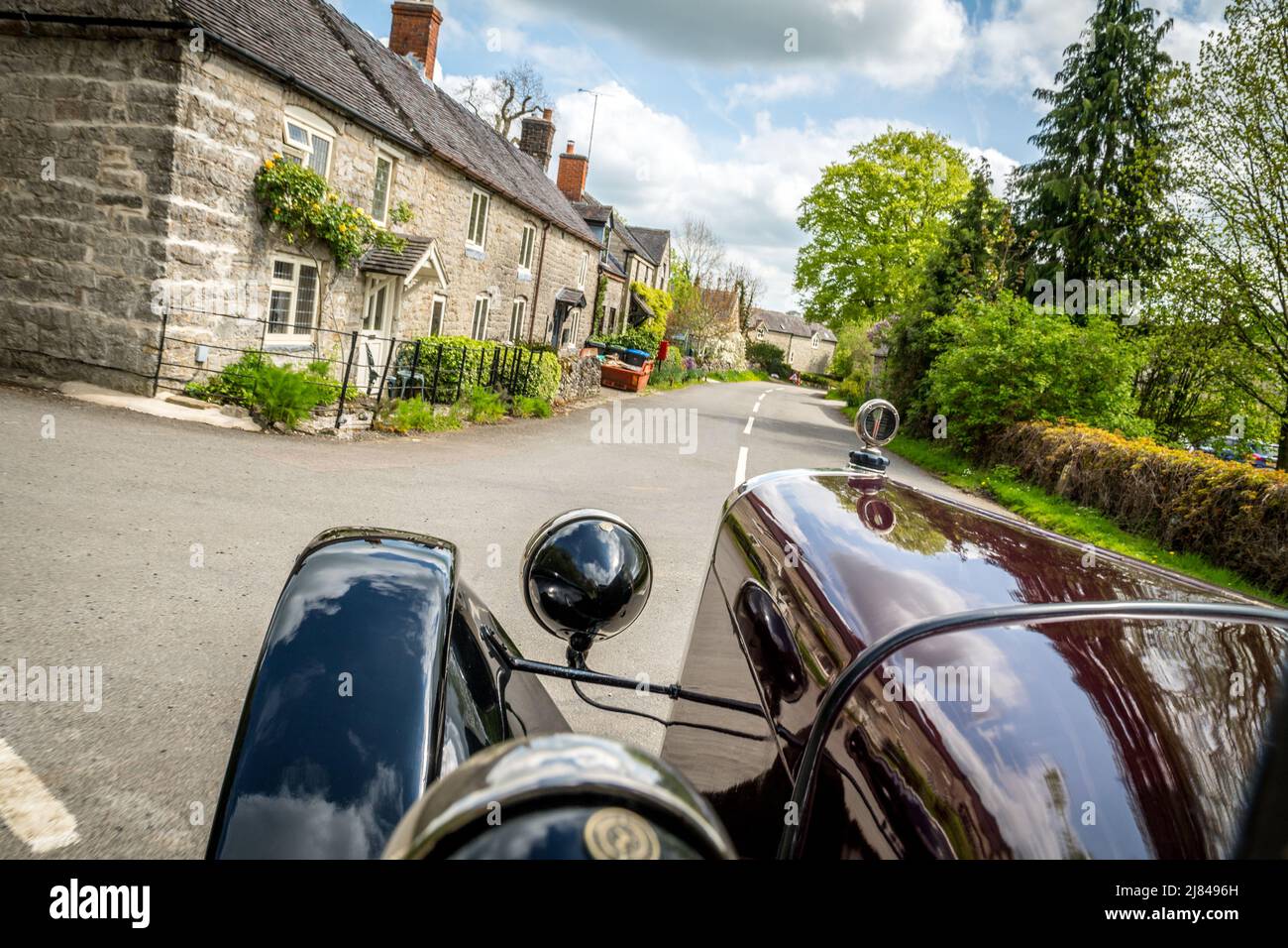 À l'intérieur d'une voiture d'époque Austin 12, qui participe à la tournée « Century of Sevens Celebration » du club automobile d'Austin 7 avant la guerre, dans le quartier des pics du Derbyshire. Banque D'Images
