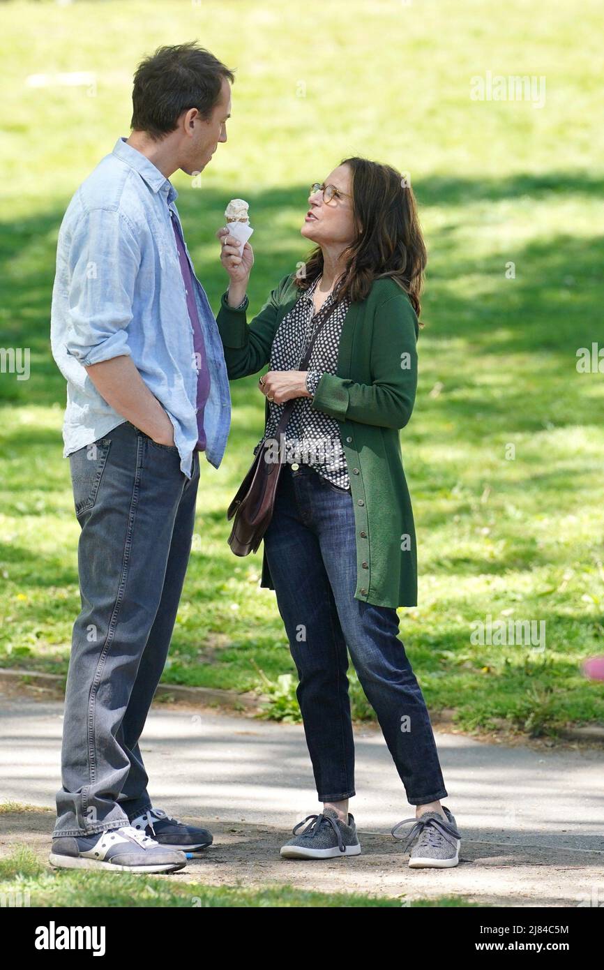 New York, NY, États-Unis. 10th mai 2022. Tobias Menzies, Julia Louis-Dreyfus sur place pour LE tournage DE BETH ET DON Movie sur place, New York, NY 10 mai 2022. Crédit : Kristin Callahan/Everett Collection/Alay Live News Banque D'Images
