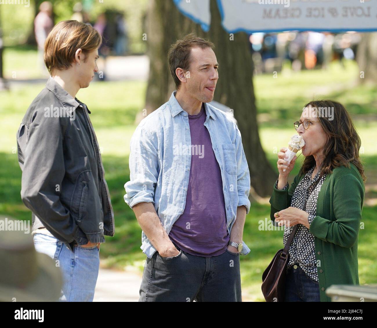 New York, NY, États-Unis. 10th mai 2022. Tobias Menzies, Julia Louis-Dreyfus sur place pour LE tournage DE BETH ET DON Movie sur place, New York, NY 10 mai 2022. Crédit : Kristin Callahan/Everett Collection/Alay Live News Banque D'Images