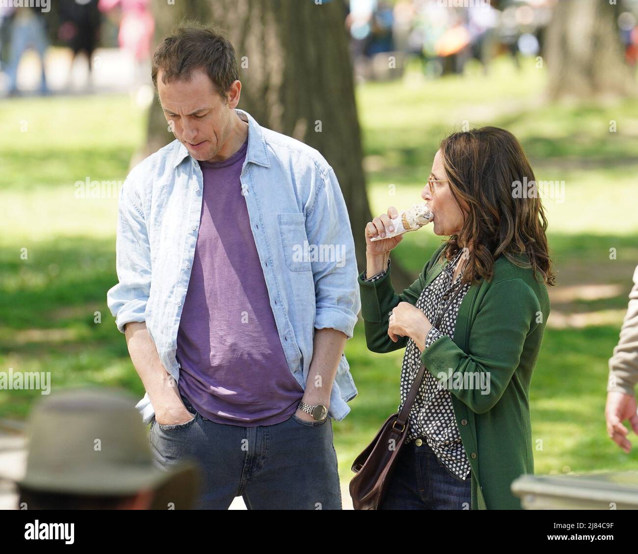 New York, NY, États-Unis. 10th mai 2022. Tobias Menzies, Julia Louis-Dreyfus sur place pour LE tournage DE BETH ET DON Movie sur place, New York, NY 10 mai 2022. Crédit : Kristin Callahan/Everett Collection/Alay Live News Banque D'Images