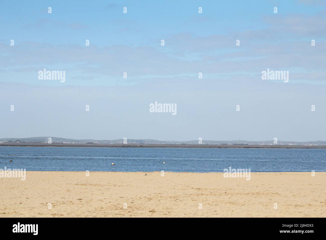 Photo d'une plage sur la baie d'arcachon, ou bassin d'arachon, en France, aquitaine. Le bassin d'Arcachon ou la baie d'Arcachon est une baie de l'Atlan Banque D'Images