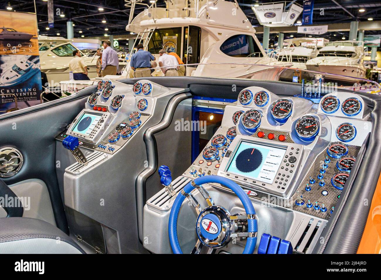 Miami Beach Florida, Centre des congrès, centre, salon nautique international, cadran de contrôle de la vitesse du bateau de course à cigarettes Banque D'Images