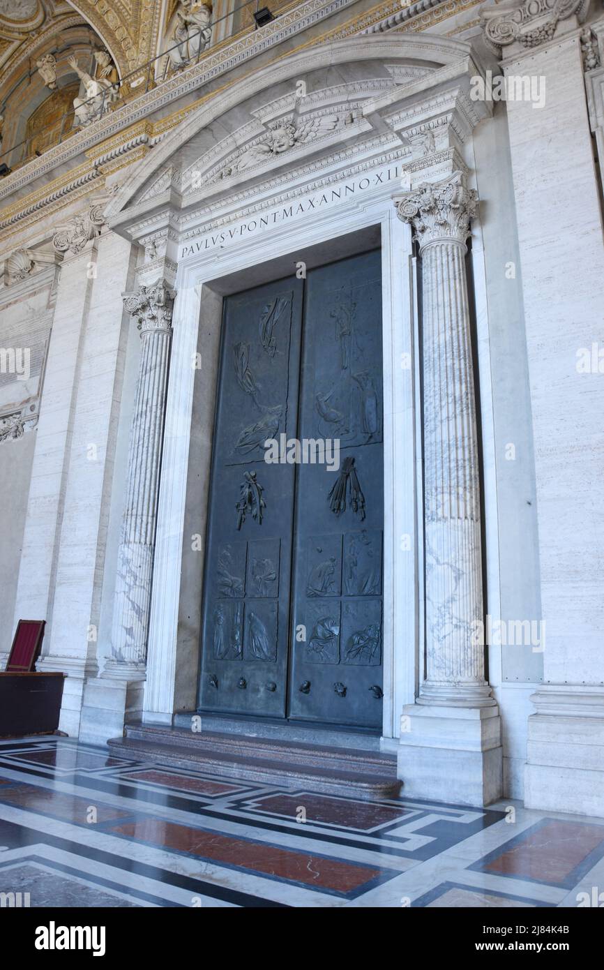 Porte de la mort par Manzu (1961-1964) Basilique Saint-Pierre, Cité du Vatican, Vatican. Banque D'Images