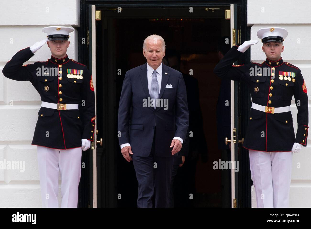LE président AMÉRICAIN Joe Biden s'est mis à poser avec les dirigeants du Sommet spécial États-Unis-ASEAN lors d'une photo de famille sur la pelouse sud de la Maison Blanche à Washington, DC, Etats-Unis, 12 mars 2022. Biden a accueilli les dirigeants des pays de l'ANASE et le Secrétaire général de l'ANASE à la Maison Blanche, alors que le Sommet spécial États-Unis-ANASE se réunit, le deuxième Sommet spécial depuis 2016. Le sommet devrait aborder la réponse de la COVID-19 et la sécurité sanitaire mondiale, le changement climatique et le développement durable.Credit: Michael Reynolds/Pool via CNP/MediaPunch Banque D'Images