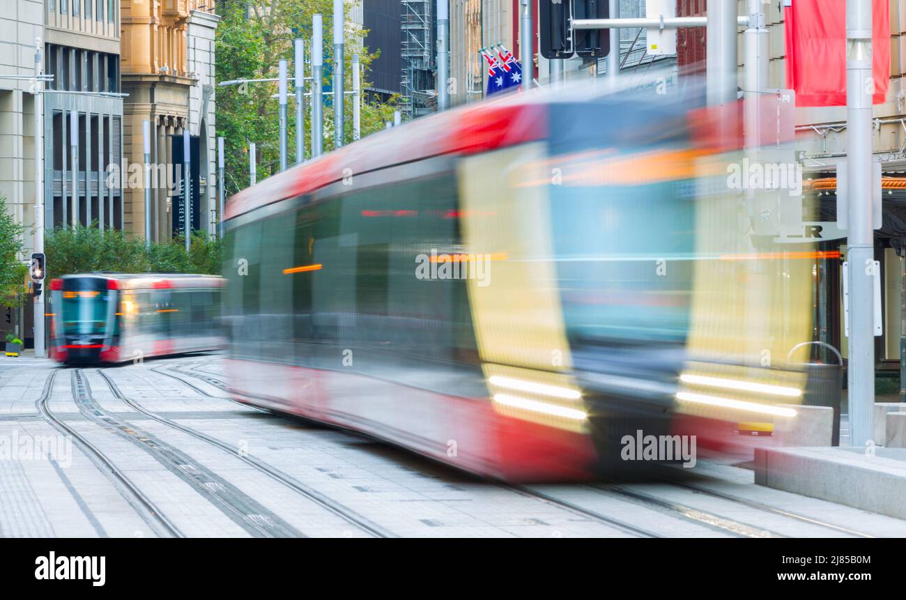 Un tramway léger sur George Street à Sydney, en Australie. Banque D'Images