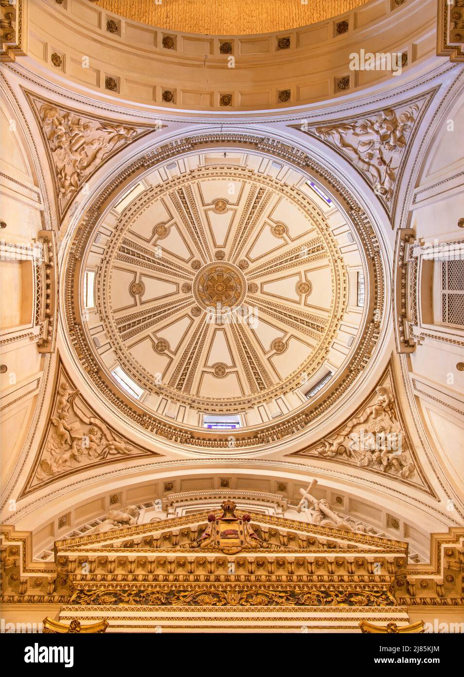 VALENCE, ESPAGNE - 14 FÉVRIER 2022 : la chupola baroque de Saint François de Borgia chapelle la Cathédrale Banque D'Images