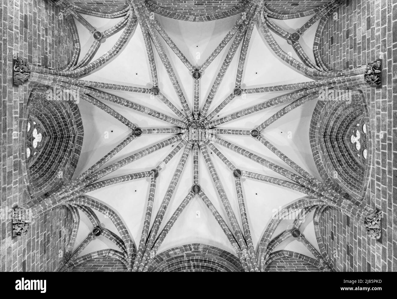 VALENCE, ESPAGNE - 14 FÉVRIER 2022 : les arches gothiques de la chapelle Sainte Chalice la Cathédrale. Banque D'Images