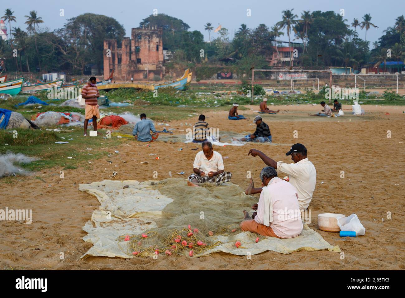 Réparer les filets de pêche Banque de photographies et d’images à haute résolution Alamy