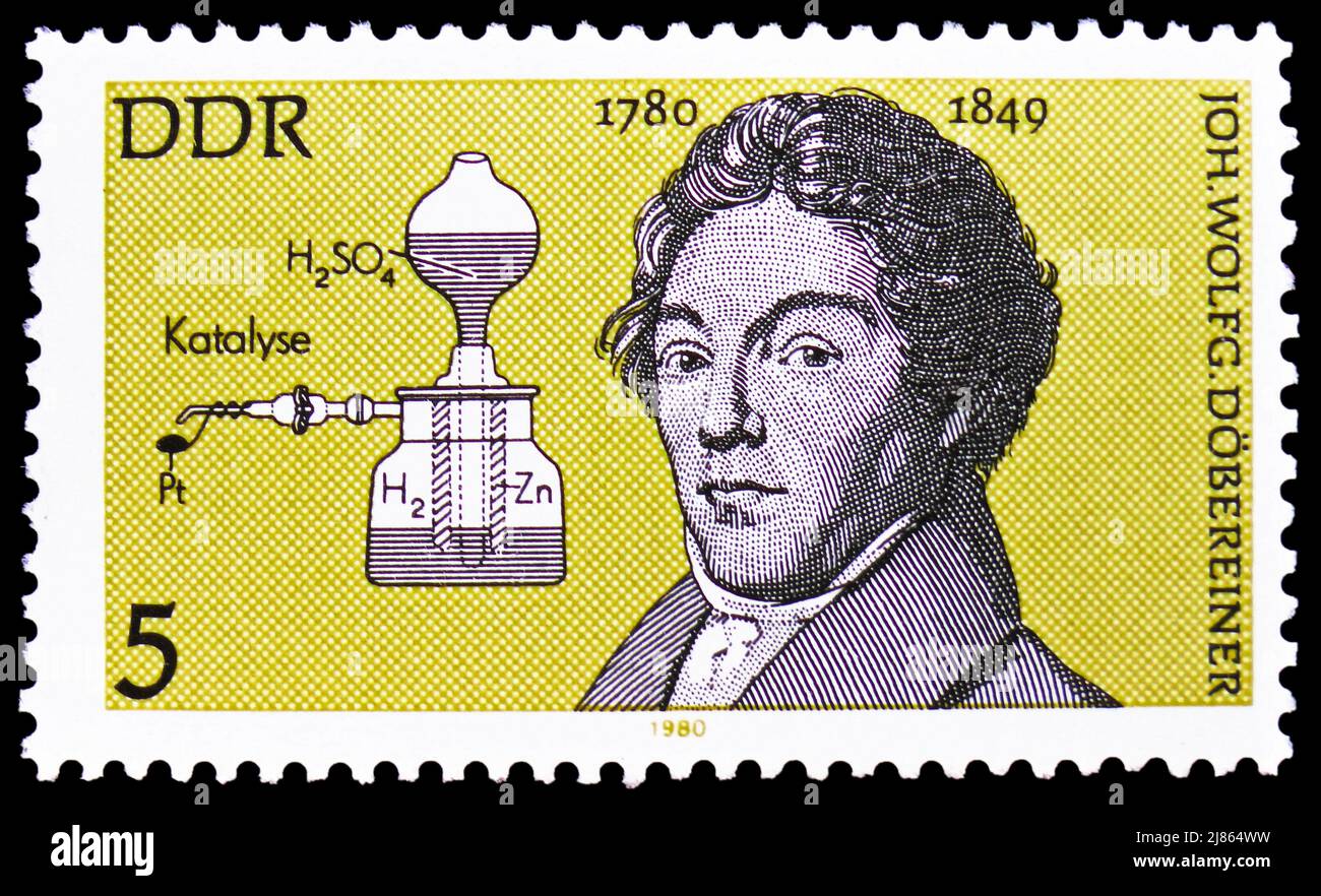 MOSCOU, RUSSIE - 10 AVRIL 2022 : le timbre-poste imprimé en Allemagne montre Johann Wolfgang Dobereiner (1780-1849), célèbre série de personnalités, vers 1980 Banque D'Images