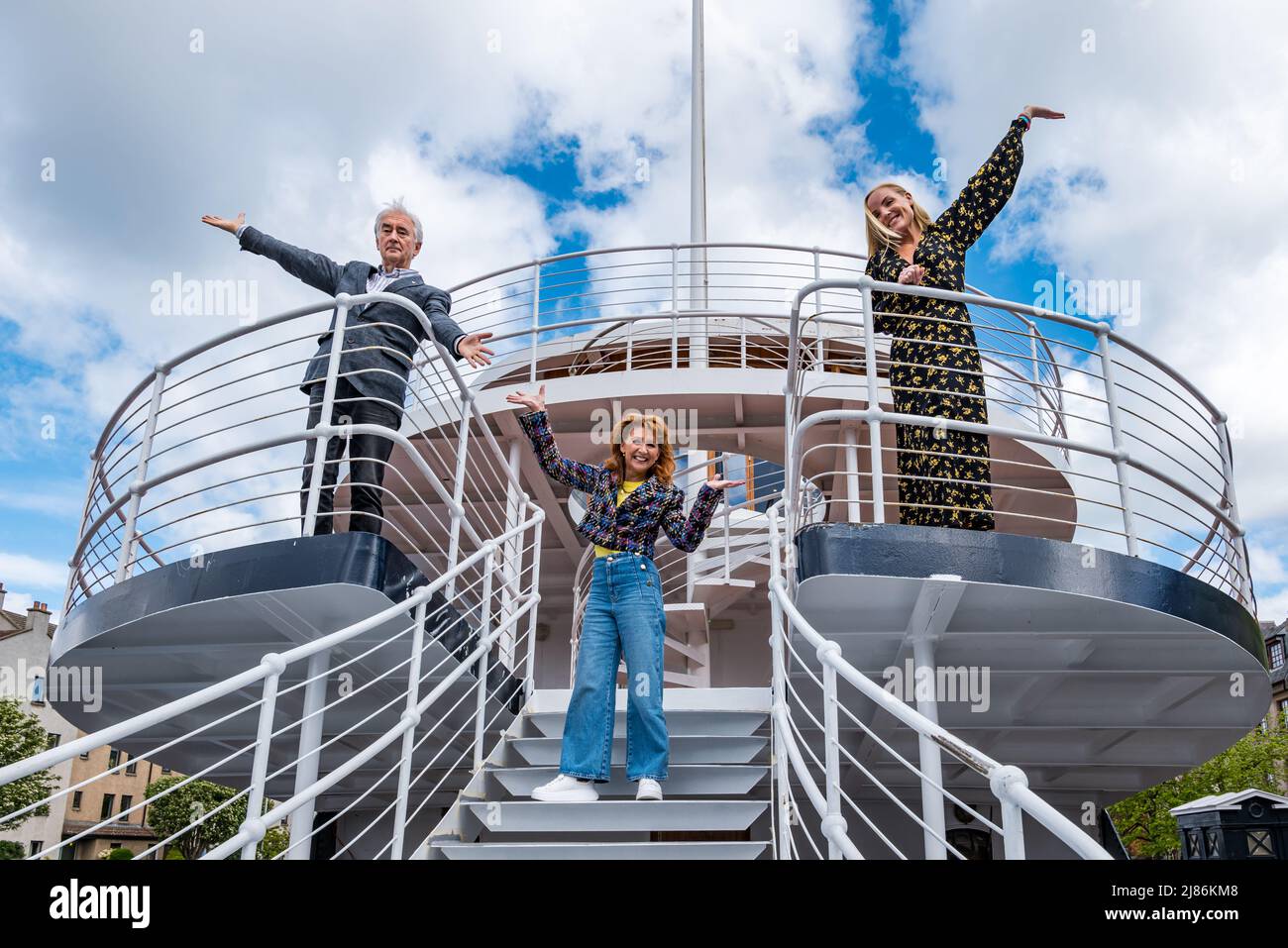 Tout devient une star musicale : Bonnie Langford, Denis Lawson & Kelly Ellis, à bord d'un bateau Ocean Mist, Leith, Édimbourg, Écosse, Royaume-Uni Banque D'Images