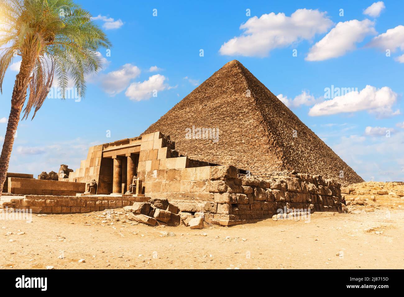 La mastaba de Seshemnefer IV et la Pyramide de Cheops, Egypte, Giza Banque D'Images