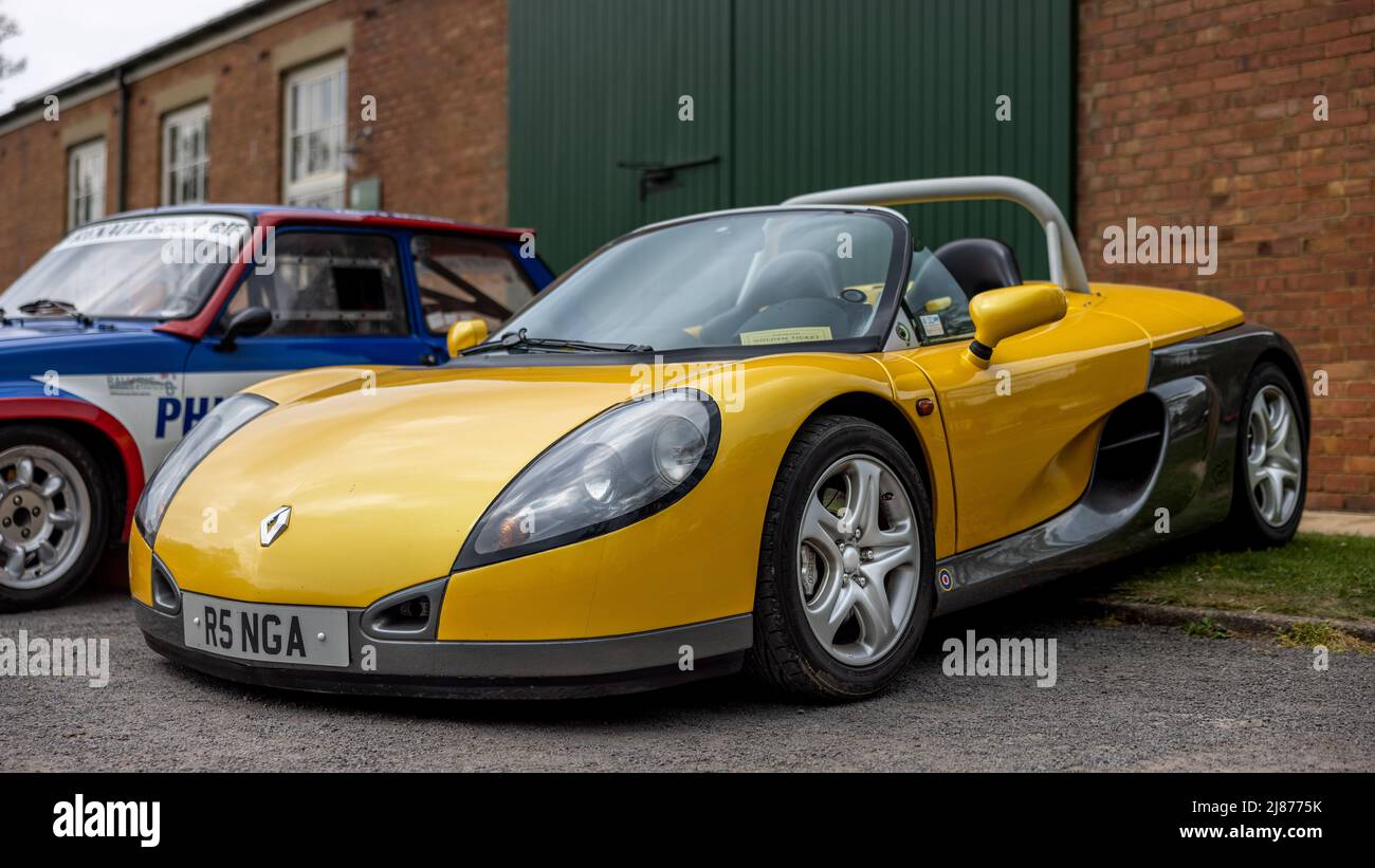 1998 Renault Sport Spider 'R5 NGA' exposé au Scramble d'avril qui s'est tenu au Bicester Heritage Centre le 23rd avril 2022 Banque D'Images