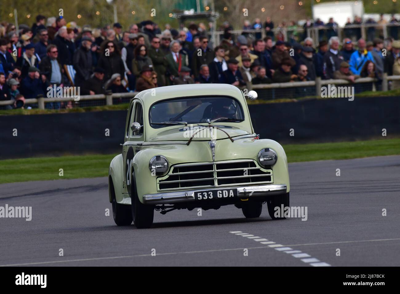 Bryn Griffiths, Peugeot 203, Sopwith Cup, c'était une course de vingt minutes pour des véhicules d'un type qui a concouru jusqu'en 1956, il a présenté un considérablement wi Banque D'Images