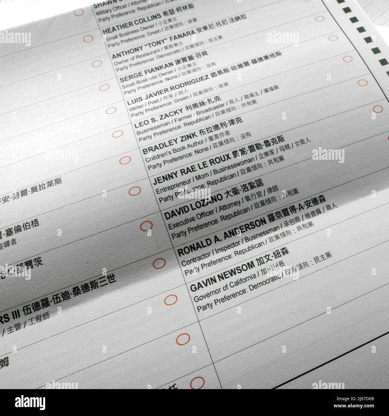 Bulletin officiel de vote par courrier pour les élections primaires du 7 juin 2022 en Californie; candidats à la course pour le gouverneur de Californie; Gavin Newsom. Banque D'Images