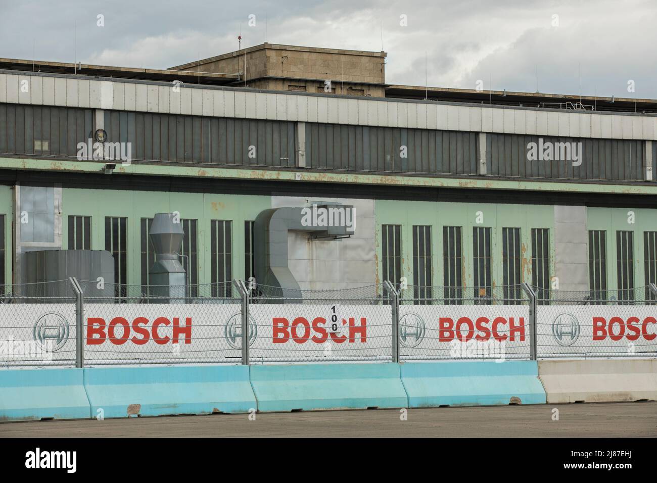 Berlin, Allemagne, 13th mai 2022. 2022 Shell recharge Berlin E-Prix, 2021-22 Championnat du monde de Formule E de la FIA ABB, circuit de l'aéroport de Tempelhof à Berlin, Allemagne photo: Circuit atmosphère © Piotr Zajac/Alay Live News Banque D'Images