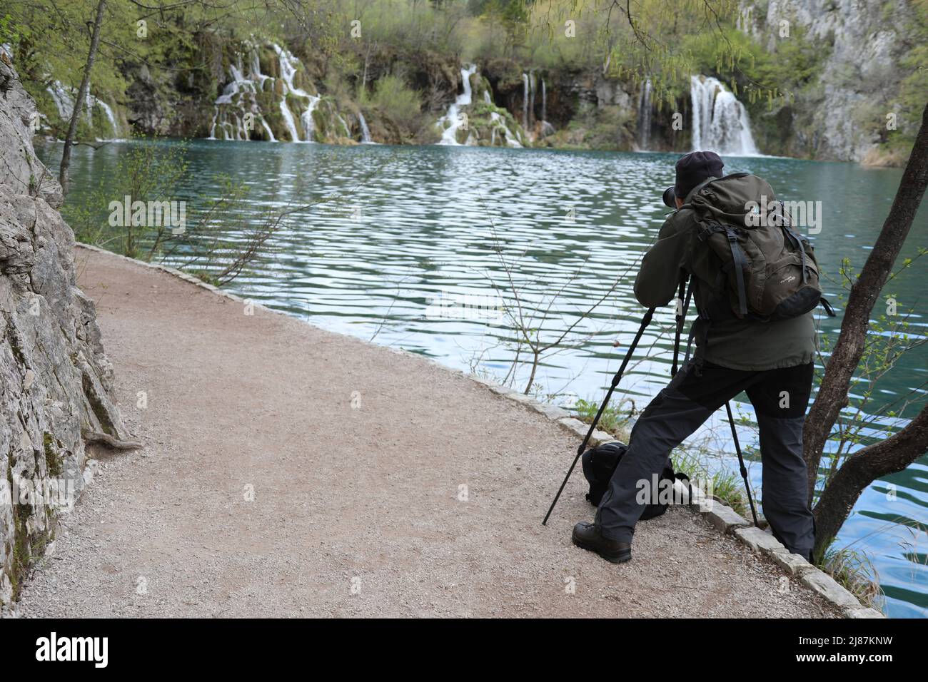 Photographe paysagiste au parc national des lacs de Plitvice en Croatie Banque D'Images