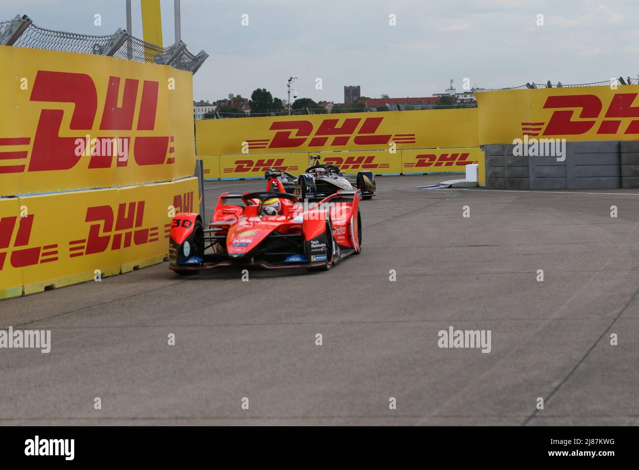 Allemagne, Berlin, 13 mai 2022.Oliver Rowland au shakedown. Le championnat officiel 'Championnat ABB FIA Formule E 2021/22' se compose de 16 courses, qui se tiennent dans 10 villes différentes dans le monde. Le Shell recharge Berlin E-Prix 2022 est le 14th et 15th mai 2022 avec une double course à Berlin. La série de courses électriques 2021/2022 aura lieu à l'ancien aéroport de Tempelhof. Banque D'Images