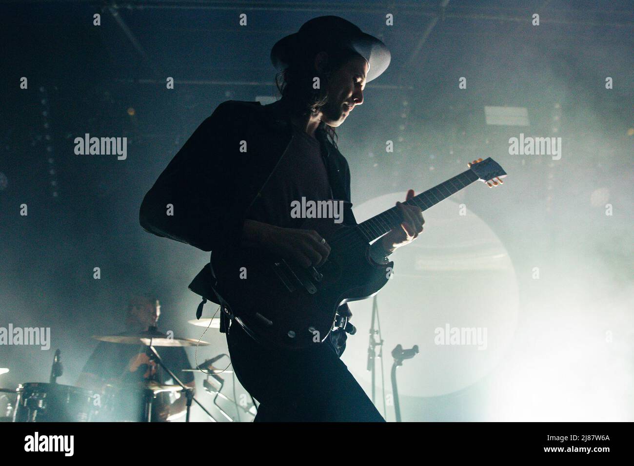 13 mai 2022 : le chanteur-compositeur-interprète et guitariste anglais James Bay présente un spectacle complet au Leadmill à Sheffield, lors de la dernière nuit de sa tournée au Royaume-Uni en 2022. La tournée se produit avant la sortie de son album studio de 3rd ‘Leap’ en juillet. Le Leadmill est toujours menacé de se fermer alors que des milliers de personnes signent une pétition pour sauver le lieu emblématique. Arctic Monkeys, Richard Hawley, Jarvis Cocker et amenez-moi les Oli Sykes de l'Horizon’s sont parmi les artistes de Sheffield qui ont parlé en soutien au lieu (Credit image: © Myles Wright/ZUMA Press Wire) Banque D'Images