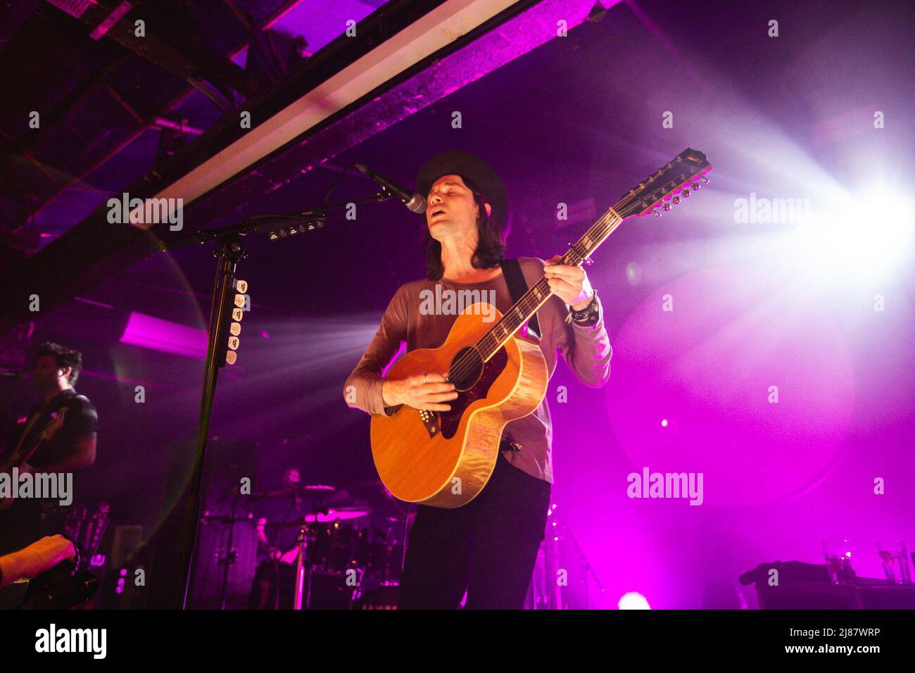 13 mai 2022 : le chanteur-compositeur-interprète et guitariste anglais James Bay présente un spectacle complet au Leadmill à Sheffield, lors de la dernière nuit de sa tournée au Royaume-Uni en 2022. La tournée se produit avant la sortie de son album studio de 3rd â€˜Leapâ€™ en juillet. Le Leadmill est toujours menacé de se fermer alors que des milliers de personnes signent une pétition pour sauver le lieu emblématique. Arctic Monkeys, Richard Hawley, Jarvis Cocker et amenez-moi les Oli Sykes de l'Horizonâ€™s sont parmi les artistes de Sheffield qui ont parlé en soutien au lieu (Credit image: © Myles Wright/ZUMA Press Wire) Banque D'Images