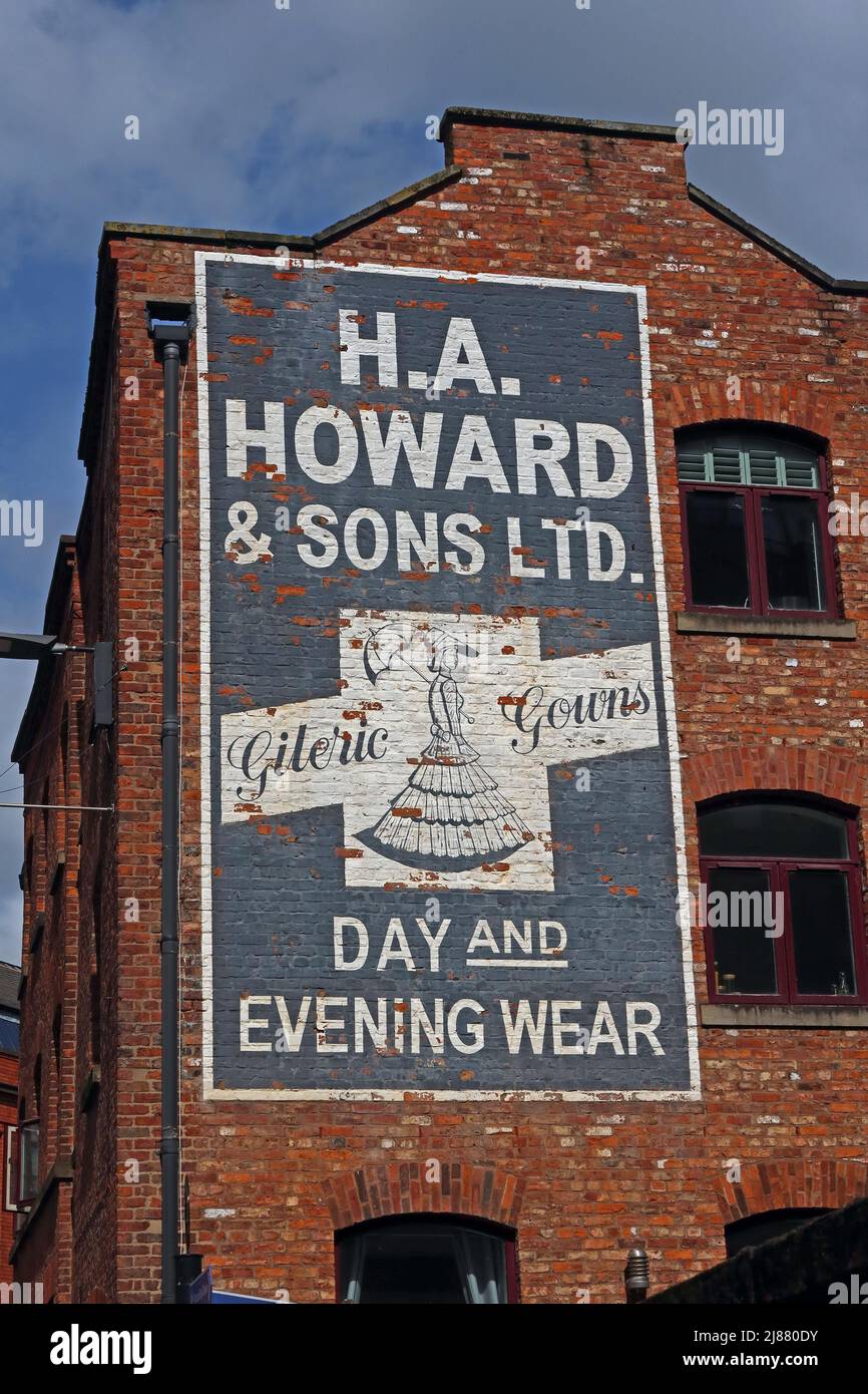 HA Howard & Sons Ltd, vêtements de jour et de soirée, panneau de toit, signalisation fantôme, Ducie Street, Manchester, M1 Banque D'Images