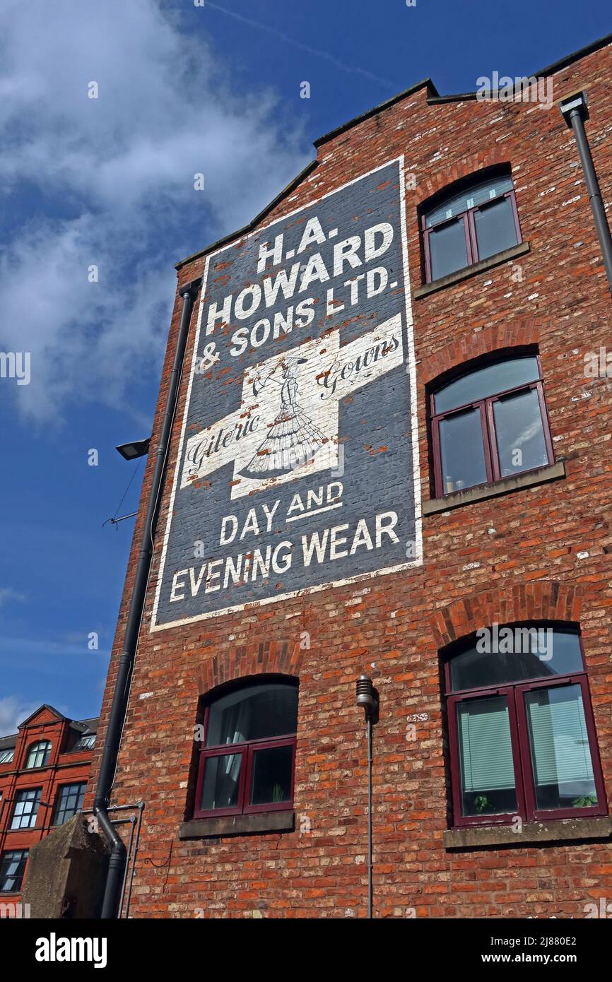 HA Howard & Sons Ltd, vêtements de jour et de soirée, panneau de toit, signalisation fantôme, Ducie Street, Manchester, M1 Banque D'Images
