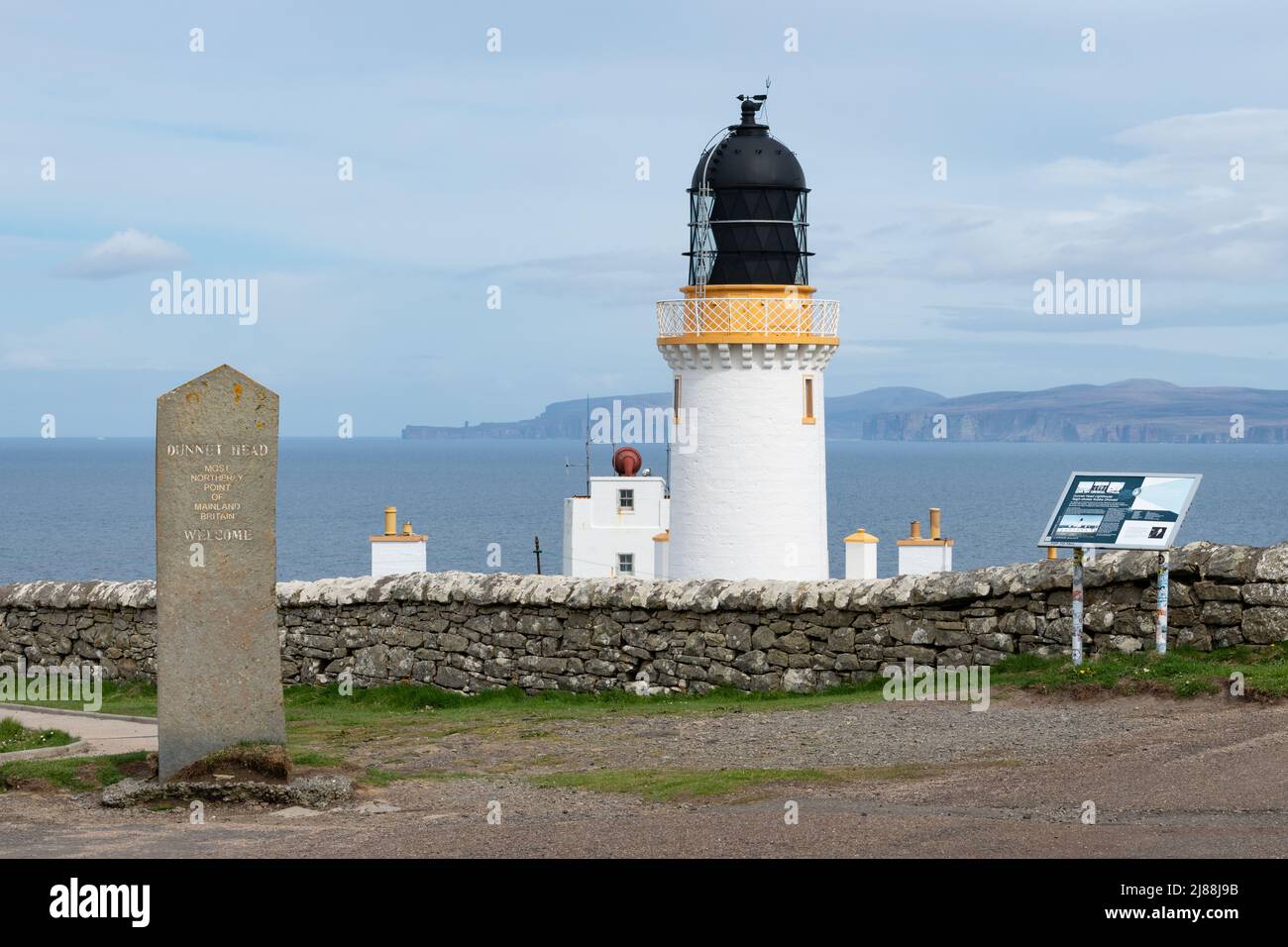 Dunnet Head et Dunnet Head Lighthouse, Caithness, Écosse, Royaume-Uni - le point le plus septentrional du continent écossais Banque D'Images