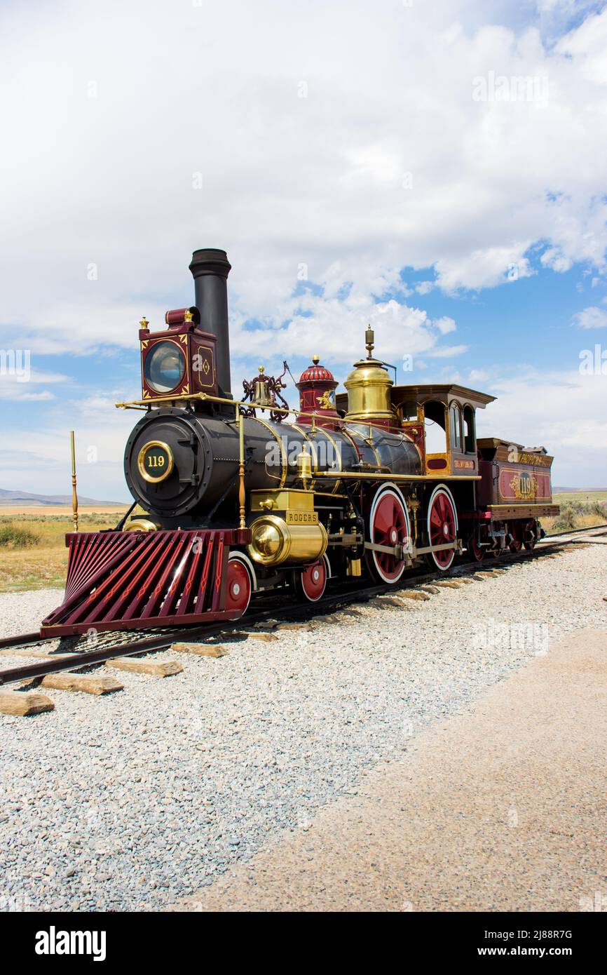 Locomotive. Vue de face d'un train antique avec wagon à charbon aux États-Unis. Vieille locomotive dans le désert de l'Utah Amérique. Banque D'Images