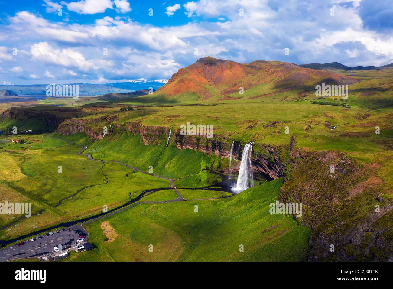 Vue aérienne de la chute d'eau de Seljalandsfoss en Islande Banque D'Images