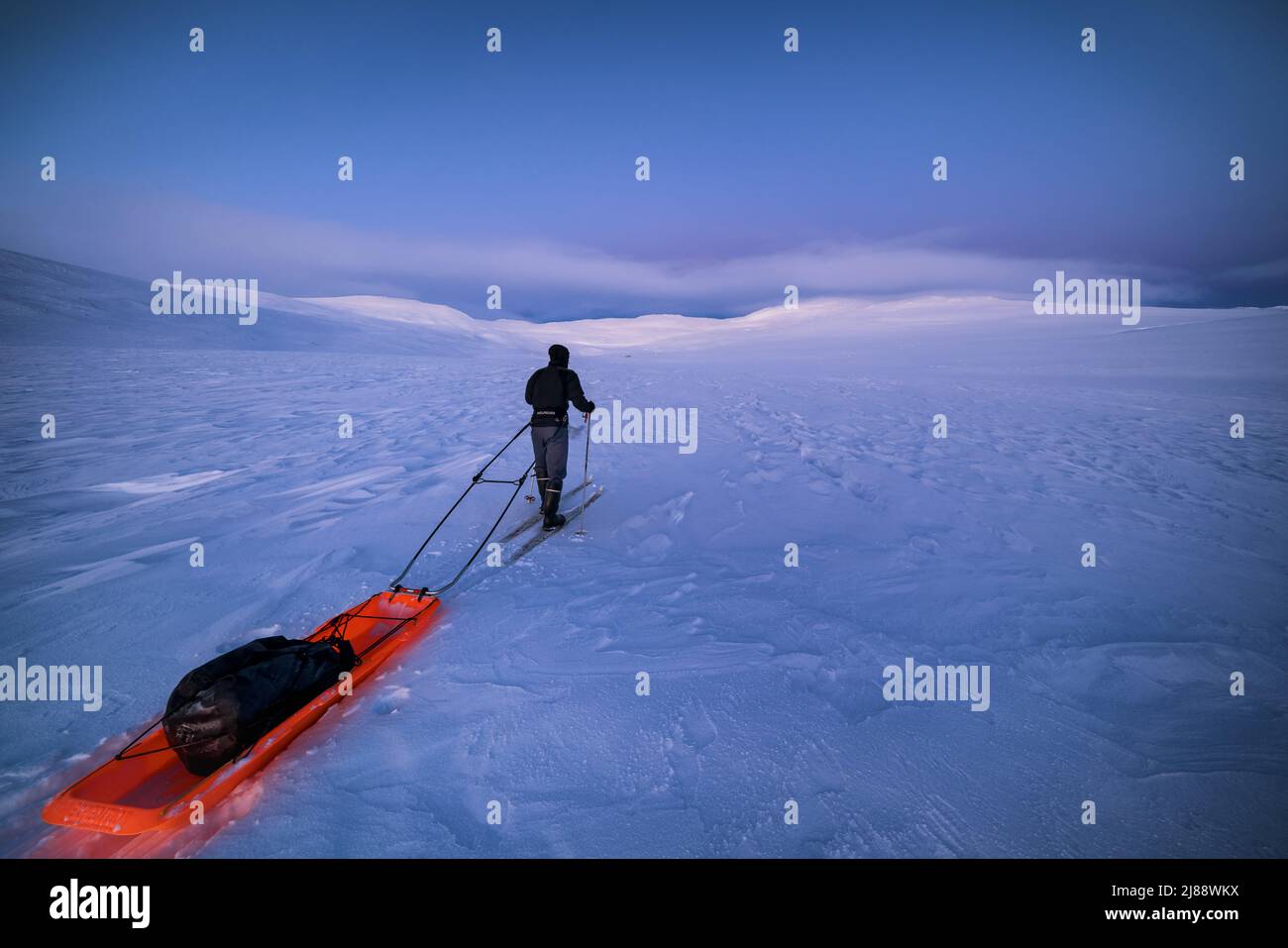 Ski vers le sommet de Halti Fell, Enontekiö, Laponie, Finlande Banque D'Images