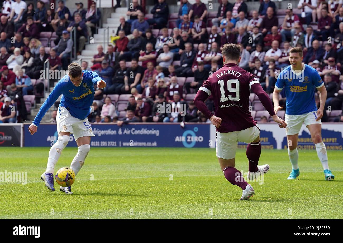 Cole McKinnon des Rangers marque le troisième but de leur partie lors du match Cinch Premiership au parc Tynecastle, à Édimbourg. Date de la photo: Samedi 14 mai 2022. Banque D'Images