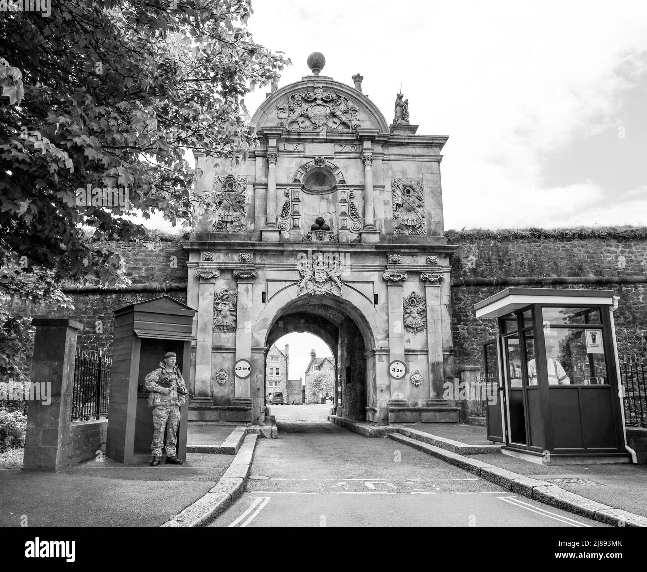 Image monochrome du portier baroque vers 1670, de la Citadelle royale, qui abrite l'Artillerie royale du Commando Regiment 29. Construit autour de 450 ans a Banque D'Images