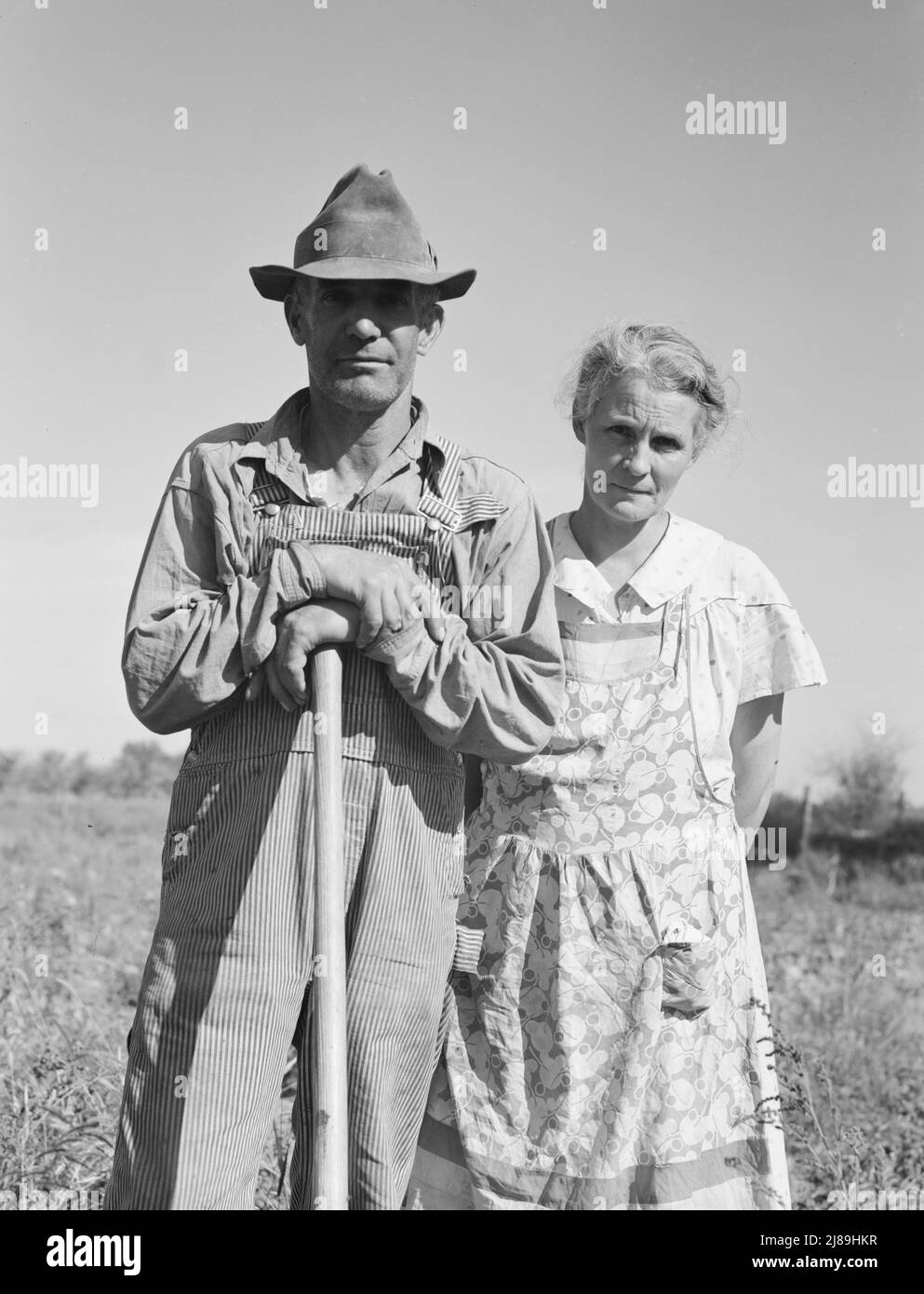 Couple qui a élevé dix enfants sur des terres récupérées qu'ils ont défrichées il y a vingt ans. Irririririnon, comté de Morrow, Oregon. Banque D'Images