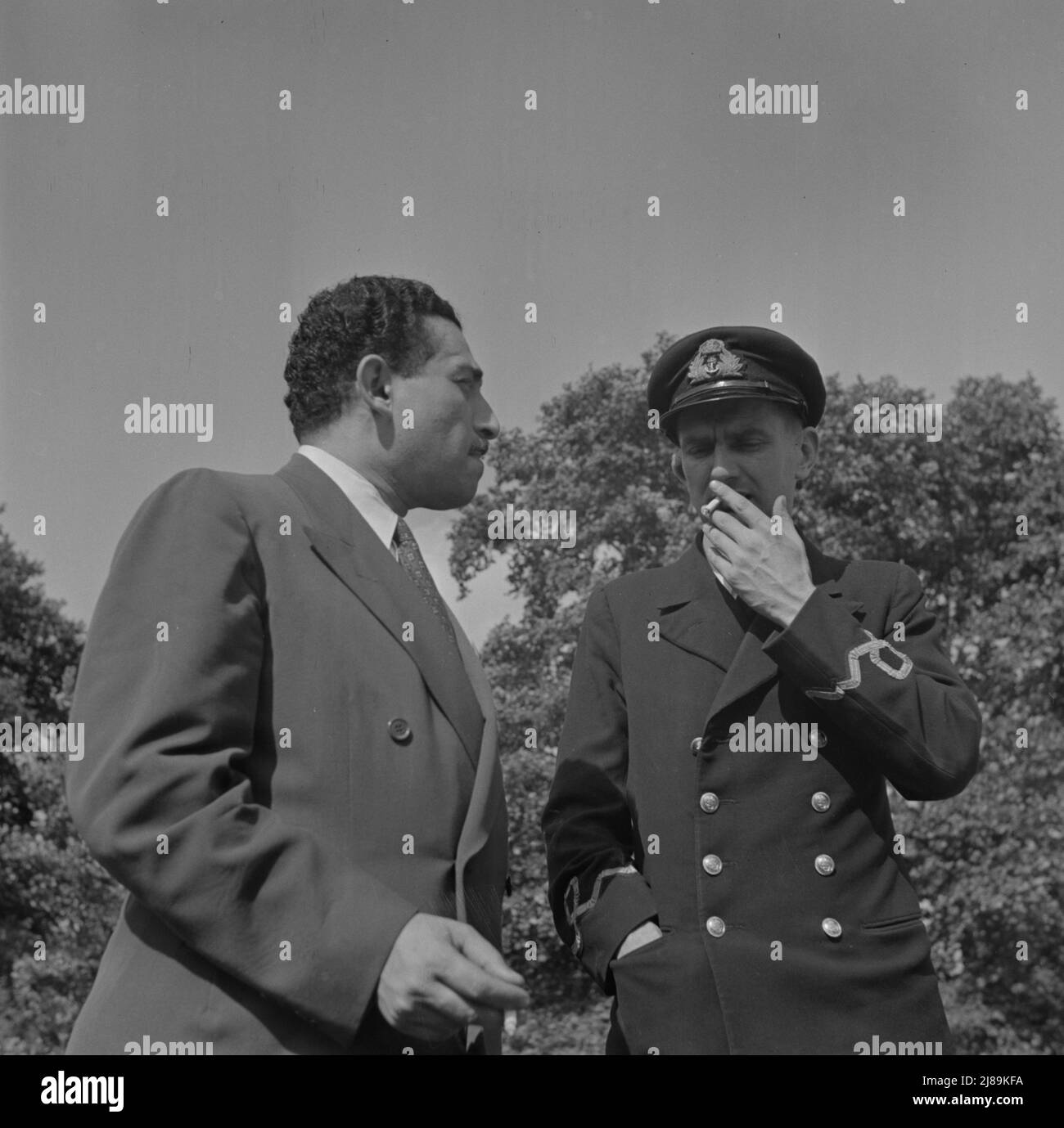 Washington, D.C. Assemblée étudiante internationale. Abd El Hamid Zaki, délégué de l'Égypte et sous-lieutenant Richard Miles de Grande-Bretagne. Banque D'Images