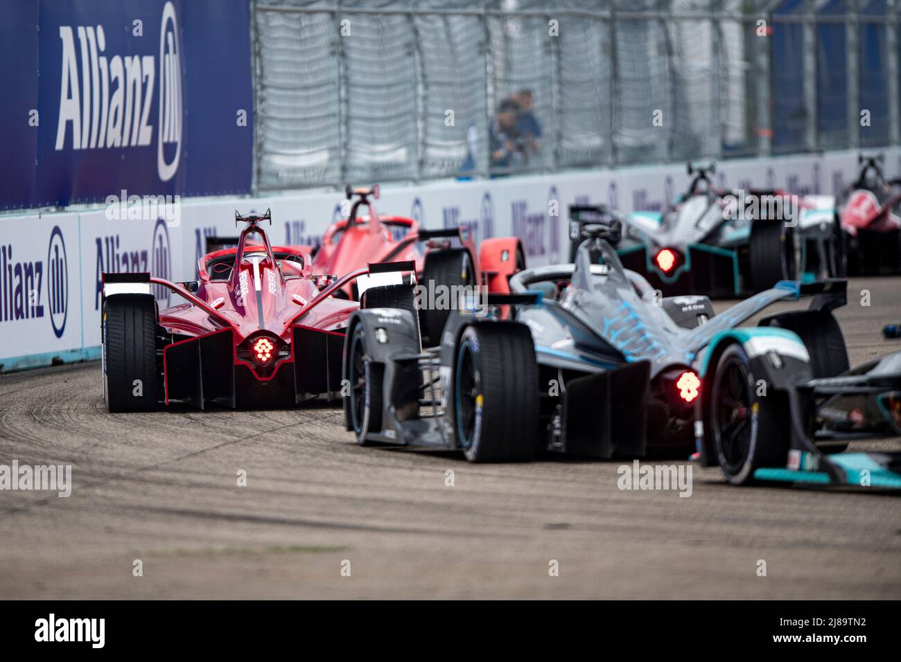 Berlin, Allemagne. 14th mai 2022. Formule E : E-Prix de Berlin à Tempelhofer Feld, course : Mitch Evans (M) de l'écurie Jaguar TCS Racing sur la piste. Credit: Fabian Sommer/dpa/Alay Live News Banque D'Images