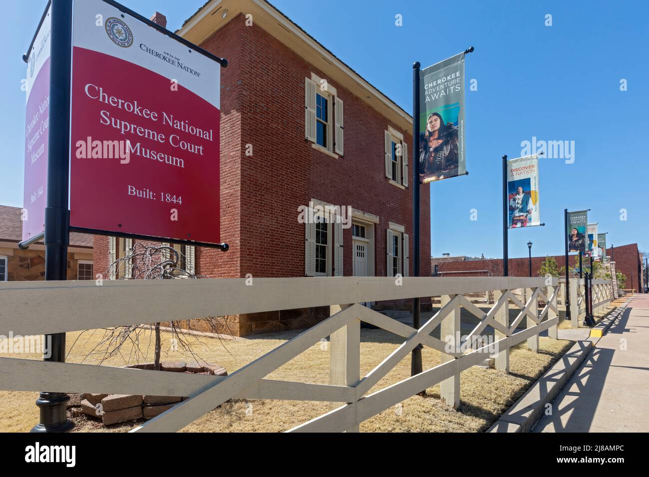 Tahlequah, Oklahoma - le Cherokee National Supreme court Museum. Construit en 1844, c'est le plus ancien bâtiment du gouvernement encore debout en Oklahoma. Banque D'Images