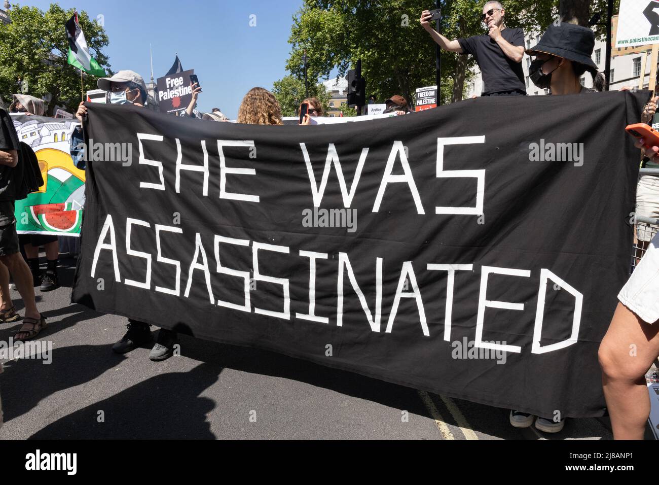 Londres, Angleterre, Royaume-Uni 14 mai 2022 manifestation pour la Palestine contre Israël visant la presse, les travailleurs médicaux et les civils à la suite de la mort du journaliste Shireen Abu Akleh à Jénine, le 11th mai. Shireen était un éminent journaliste d'Al Jazeera tué par un sniper israélien. La manifestation a marqué 74 ans de dépossession et de nettoyage ethnique Banque D'Images
