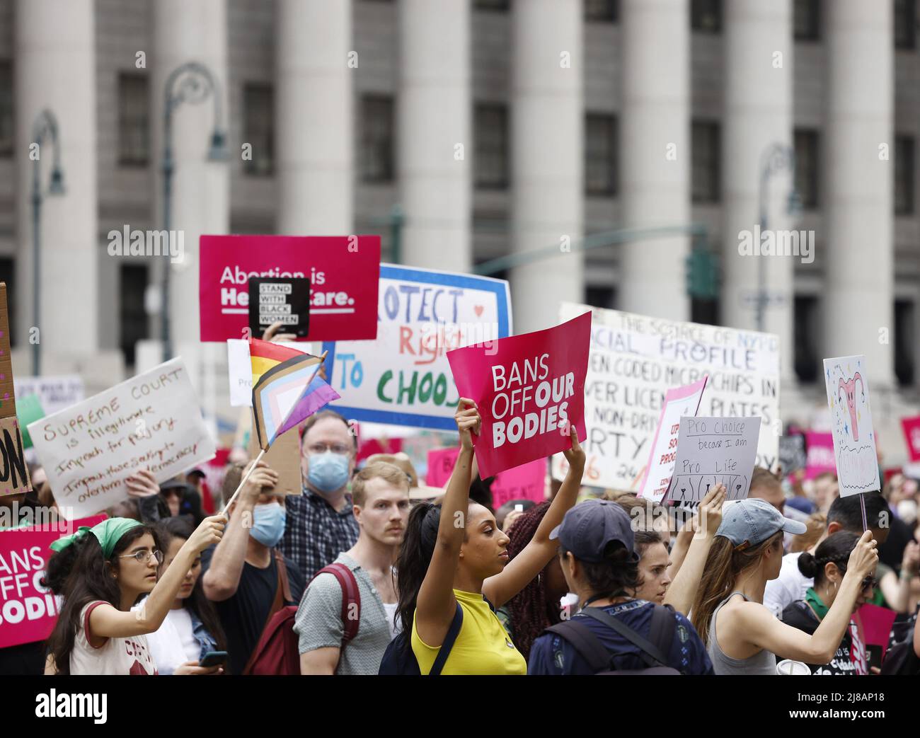 New York, États-Unis. 14th mai 2022. Les manifestants Pro-Choice marchaient pour une 'interdiction de nos corps à New York le samedi 14 2022 mai. Photo de John Angelillo/UPI crédit: UPI/Alay Live News Banque D'Images