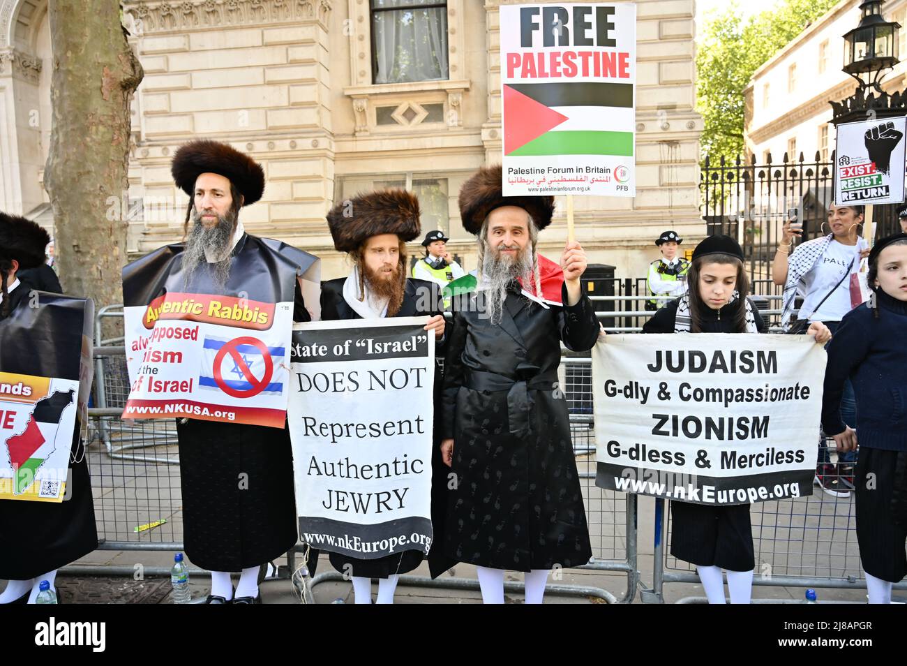 La création britannique de la criminalisation Balfour le peuple palestinien. Des milliers de mars contre 74 ans de Nakba. Nous nous opposons à la Palestine et à l'apartheid!. Justice pour #Shireen, l'assassinat par Israël du correspondant d'Aljazeera Shireen Abu Akleh à Jénine tué par des soldats israéliens à la BBC, Londres, Royaume-Uni. - 14 mai 2022. Banque D'Images