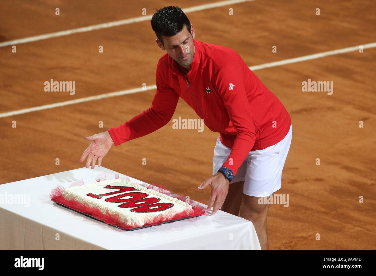 Rome, Italie. 14th mai 2022. ROME, ITALIE - 14.05.2022: Gâteau pour 1000 victoire de NOVAK DJOKOVIC (SRB) à la fin du match unique des hommes demi-finales dans l'Internazionali BNL d'Italia à Foro Italico à Rome, Italie, le 13 mai 2022. Crédit : Agence photo indépendante/Alamy Live News Banque D'Images