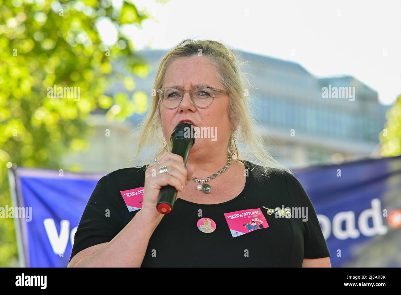 La manifestation de Londres et la marche d'une opinion divulguée ont suggéré que les juges sont prêts à renverser Roe anti-avortement. Les manifestants défendent la liberté et les droits des femmes, n'utilisent pas les corps des femmes pour l'assemblage des outils politiques devant la statue de la suffragette à l'ambassade américaine de Londres. - 14 mai 2022. Banque D'Images