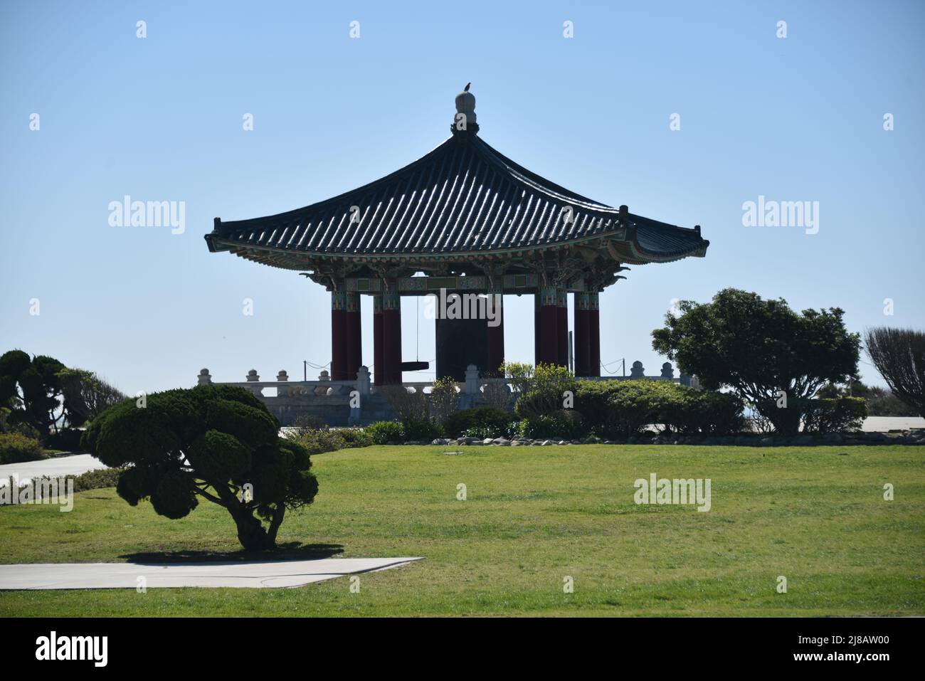 San Pedro, CA. ÉTATS-UNIS 2/28/2022. Cloche de l'amitié coréenne. Don de 1976 par la République de Corée au peuple de Los Angeles, CA. La cloche pèse 17 tonnes Banque D'Images