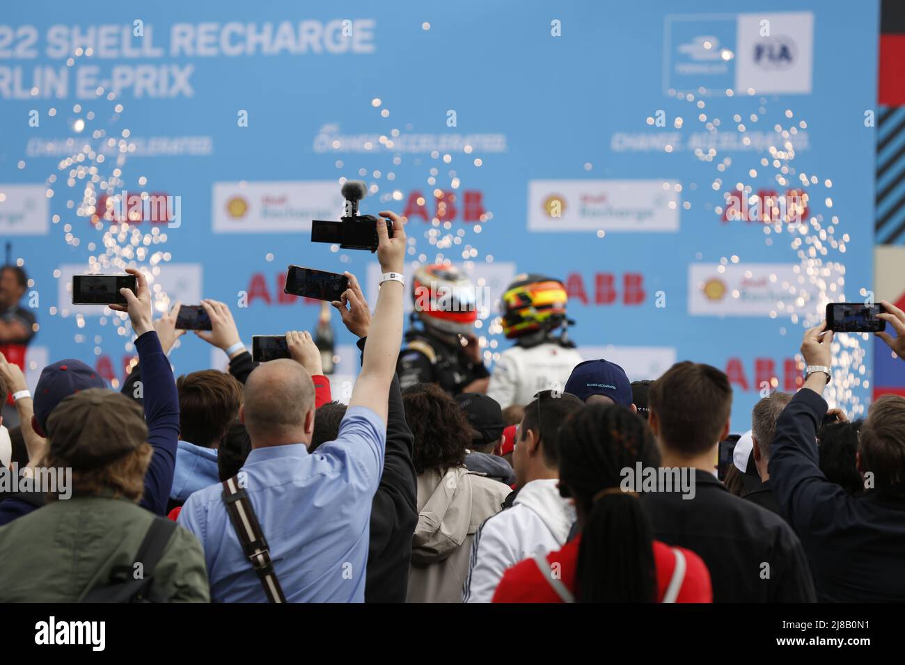 Berlin, Allemagne. 14th mai 2022. Edoardo Mortara a remporté la première course à Berlin-Tempelhof et a ainsi célébré la quatrième victoire de sa carrière. Jean-Eric Vergne est arrivé deuxième et Stoffel Vandoorne troisième. (Photo de Simone Kuhlmey/Pacific Press) crédit: Pacific Press Media production Corp./Alay Live News Banque D'Images