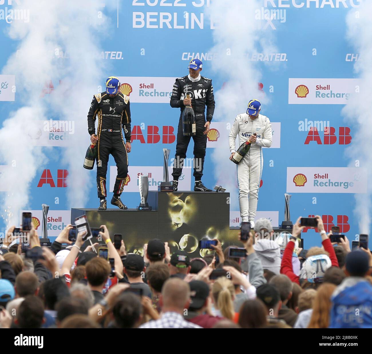 Berlin, Allemagne. 14th mai 2022. Edoardo Mortara a remporté la première course à Berlin-Tempelhof et a ainsi célébré la quatrième victoire de sa carrière. Jean-Eric Vergne est arrivé deuxième et Stoffel Vandoorne troisième. (Photo de Simone Kuhlmey/Pacific Press) crédit: Pacific Press Media production Corp./Alay Live News Banque D'Images